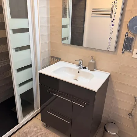 Kantauri Homes- Itsaso 公寓 *